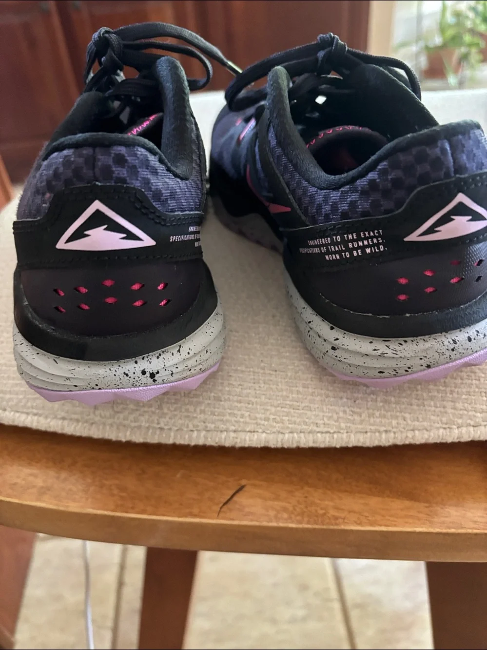 Nike Women Black and Hot Pink Athletic Running Shoes - Picture 6 of 7